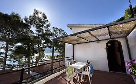 Testa di Monaco - Basic Beach Accommodations